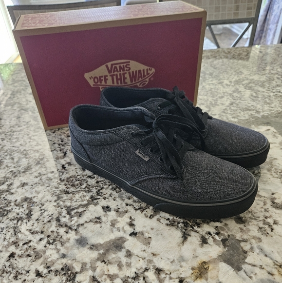 VANS - Picture 1 of 6